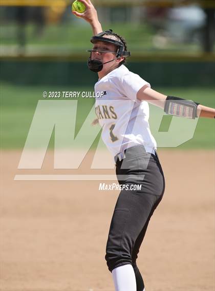 Thumbnail 2 in Emery vs. Morgan (UHSAA 3A Round 3) photogallery.