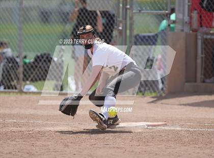 Thumbnail 1 in Emery vs. Morgan (UHSAA 3A Round 3) photogallery.