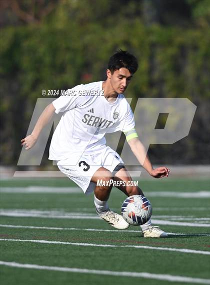 Thumbnail 2 in Servite vs. De La Salle (SoCal College Showcase) photogallery.