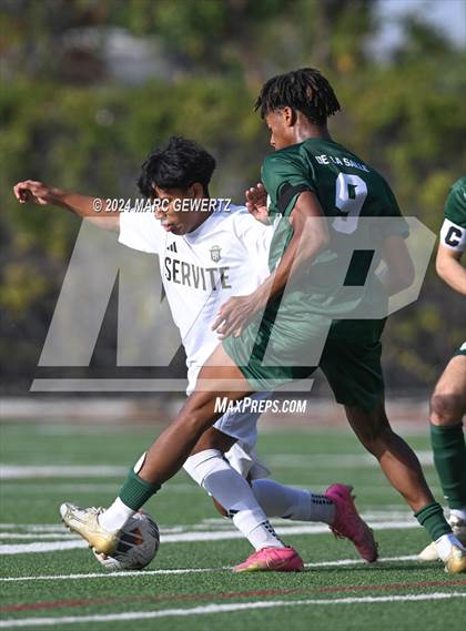 Thumbnail 2 in Servite vs. De La Salle (SoCal College Showcase) photogallery.