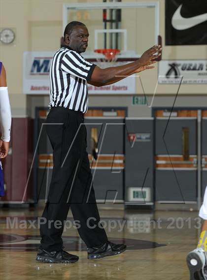 Thumbnail 2 in Diamond Bar vs. Cabrillo (MaxPreps Holiday Classic) photogallery.