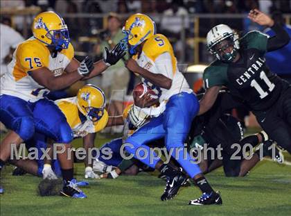 Thumbnail 2 in Northwestern vs. Central (FHSAA Playoffs) photogallery.