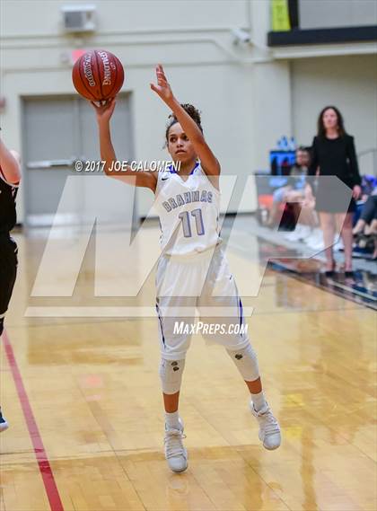 Thumbnail 1 in Churchill vs MacArthur [Douglas] photogallery.