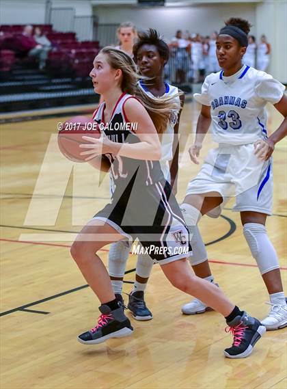 Thumbnail 2 in Churchill vs MacArthur [Douglas] photogallery.