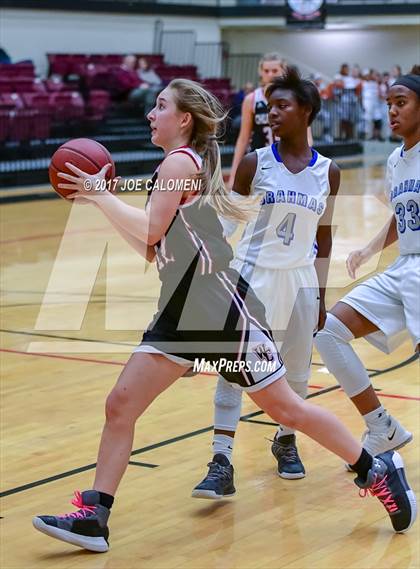 Thumbnail 3 in Churchill vs MacArthur [Douglas] photogallery.