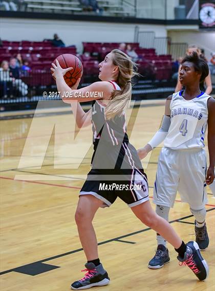 Thumbnail 1 in Churchill vs MacArthur [Douglas] photogallery.
