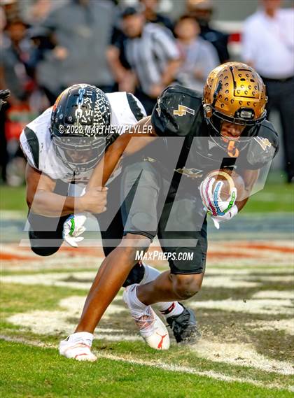 Thumbnail 3 in Shelby vs. Wallace-Rose Hill (NCHSAA 2A Final) photogallery.