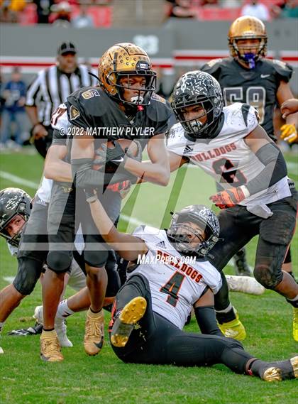 Thumbnail 3 in Shelby vs. Wallace-Rose Hill (NCHSAA 2A Final) photogallery.