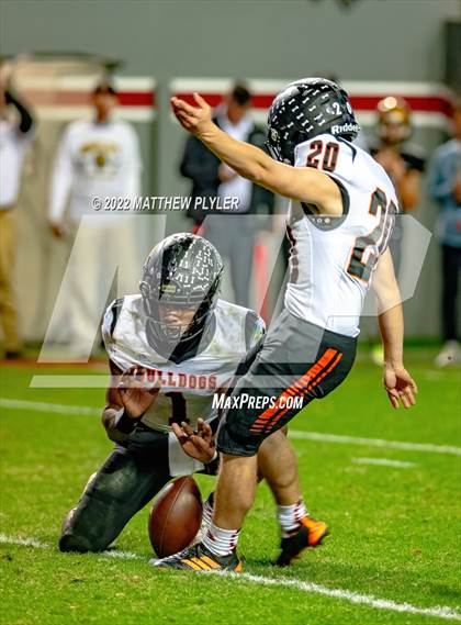 Thumbnail 1 in Shelby vs. Wallace-Rose Hill (NCHSAA 2A Final) photogallery.