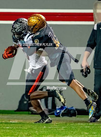 Thumbnail 2 in Shelby vs. Wallace-Rose Hill (NCHSAA 2A Final) photogallery.