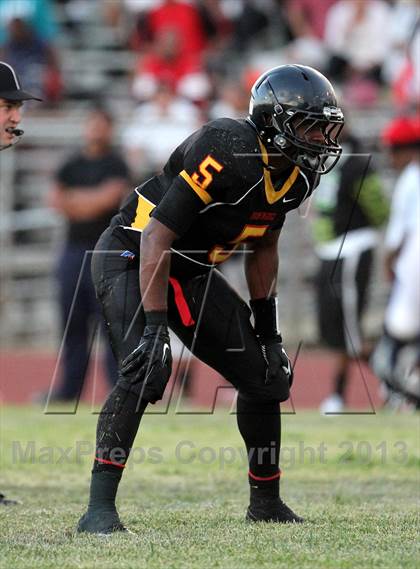 Thumbnail 2 in St. John Bosco vs. Dominguez photogallery.