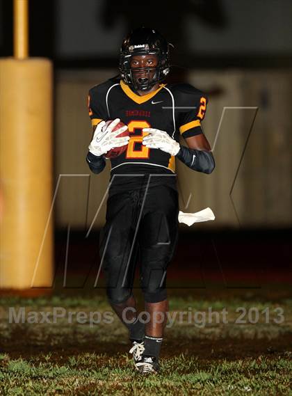 Thumbnail 3 in St. John Bosco vs. Dominguez photogallery.