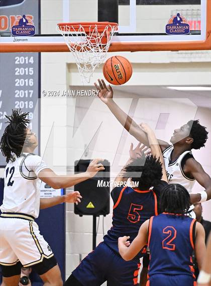 Thumbnail 2 in Roosevelt vs. Notre Dame (SO) (Tarkanian Classic Championship) photogallery.