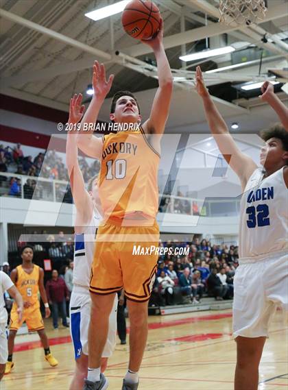 Thumbnail 3 in Maiden vs. Hickory photogallery.