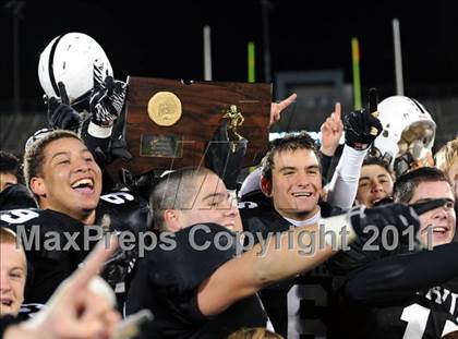 Thumbnail 3 in Xavier vs. Staples (CIAC Class LL Final) photogallery.