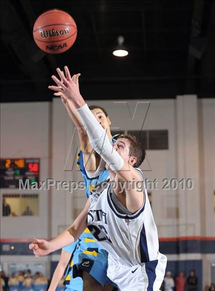 Thumbnail 2 in Center vs. Vista del Lago (CIF SJS D3 Playoffs) photogallery.