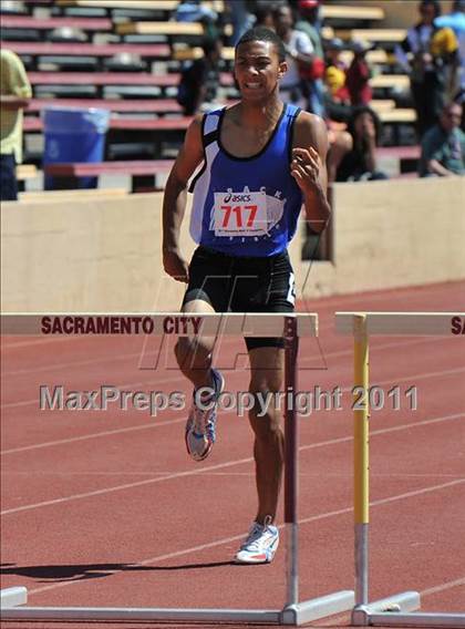 Thumbnail 2 in Sacramento Meet of Champions (Boys Hurdles) photogallery.