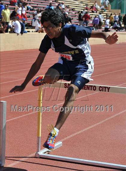 Thumbnail 3 in Sacramento Meet of Champions (Boys Hurdles) photogallery.