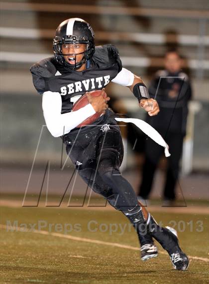 Thumbnail 2 in JSerra Catholic @ Servite photogallery.