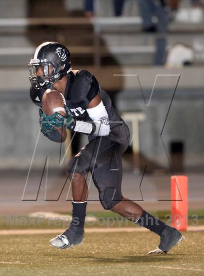 Thumbnail 1 in JSerra Catholic @ Servite photogallery.