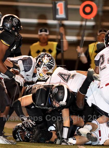 Thumbnail 3 in JSerra Catholic @ Servite photogallery.