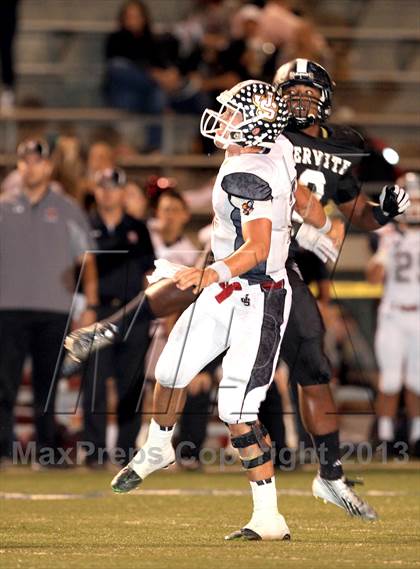 Thumbnail 2 in JSerra Catholic @ Servite photogallery.