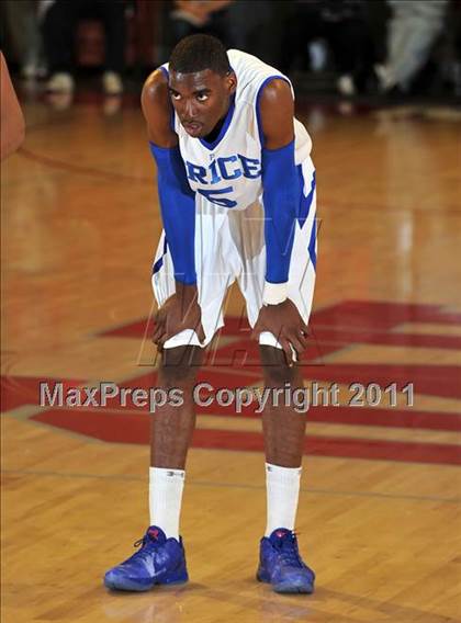 Thumbnail 3 in Price @ Mater Dei (Nike Extravaganza) photogallery.