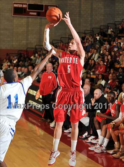 Thumbnail 3 in Price @ Mater Dei (Nike Extravaganza) photogallery.