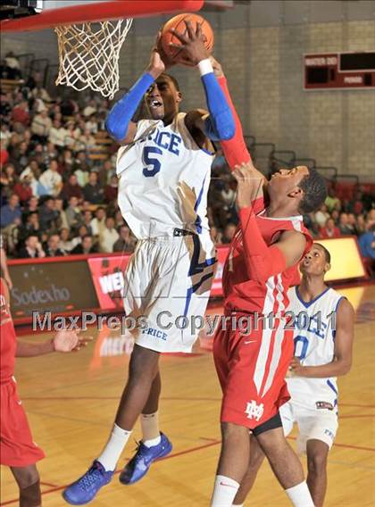 Thumbnail 3 in Price @ Mater Dei (Nike Extravaganza) photogallery.