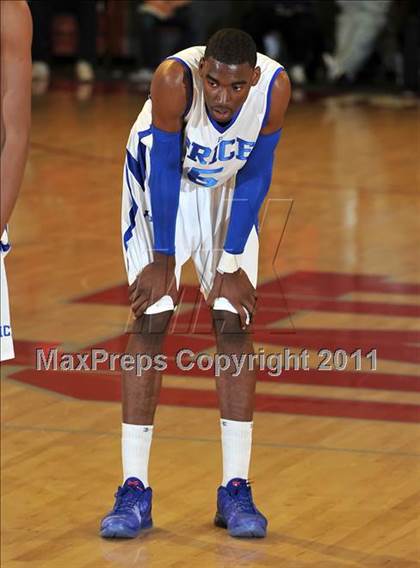 Thumbnail 2 in Price @ Mater Dei (Nike Extravaganza) photogallery.