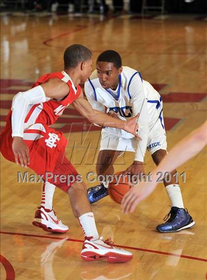 Thumbnail 3 in Price @ Mater Dei (Nike Extravaganza) photogallery.