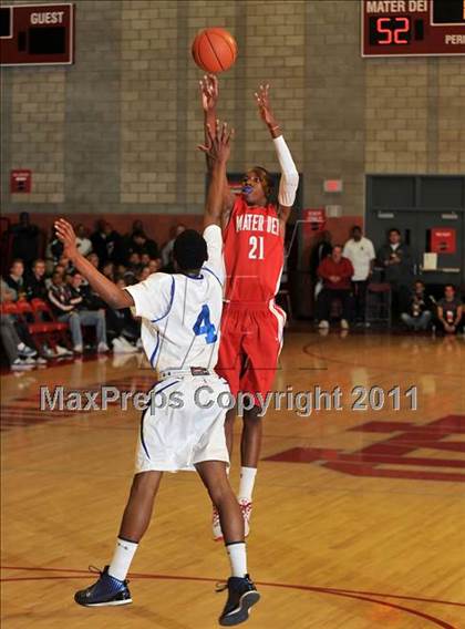 Thumbnail 3 in Price @ Mater Dei (Nike Extravaganza) photogallery.