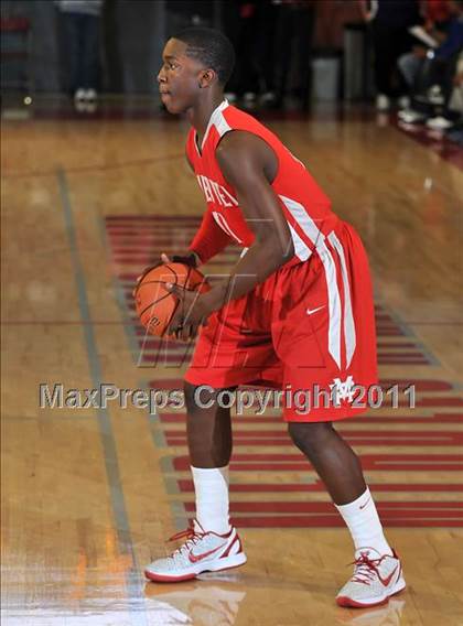 Thumbnail 3 in Price @ Mater Dei (Nike Extravaganza) photogallery.