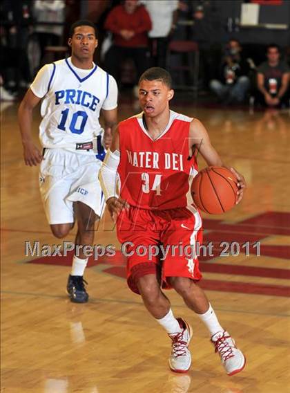 Thumbnail 2 in Price @ Mater Dei (Nike Extravaganza) photogallery.