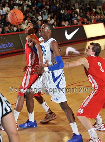 Thumbnail 3 in Price @ Mater Dei (Nike Extravaganza) photogallery.