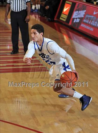 Thumbnail 3 in Price @ Mater Dei (Nike Extravaganza) photogallery.
