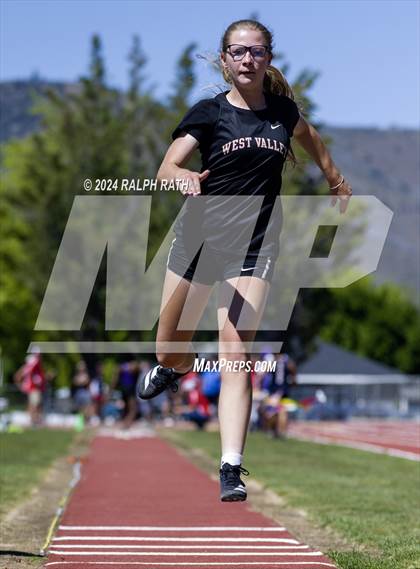 Thumbnail 3 in CIF NS Division 2 Finals (Triple Jump) photogallery.