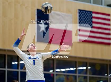 Thumbnail 3 in Alamo Heights @ Burbank photogallery.