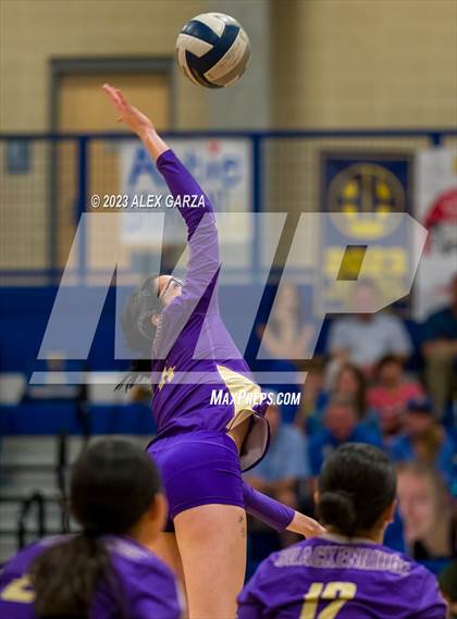 Thumbnail 1 in Alamo Heights @ Burbank photogallery.
