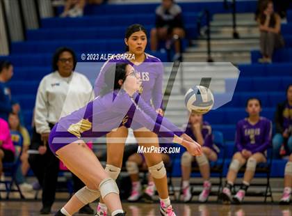 Thumbnail 1 in Alamo Heights @ Burbank photogallery.