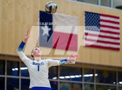 Thumbnail 1 in Alamo Heights @ Burbank photogallery.