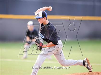 Thumbnail 1 in Crandall vs. Spring Hill (UIL 4A Region II Area Playoff) photogallery.