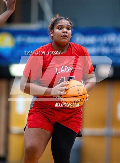 Thumbnail 2 in Red Springs vs Fairmont (Robeson County Shootout) photogallery.