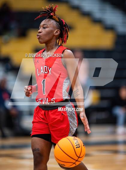 Thumbnail 1 in Red Springs vs Fairmont (Robeson County Shootout) photogallery.