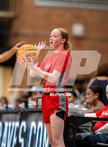 Thumbnail 2 in Red Springs vs Fairmont (Robeson County Shootout) photogallery.
