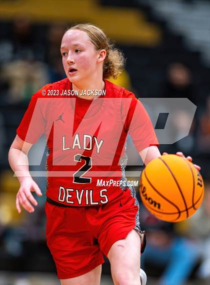 Thumbnail 2 in Red Springs vs Fairmont (Robeson County Shootout) photogallery.