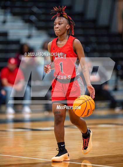 Thumbnail 2 in Red Springs vs Fairmont (Robeson County Shootout) photogallery.