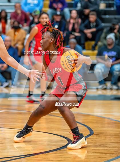 Thumbnail 2 in Red Springs vs Fairmont (Robeson County Shootout) photogallery.