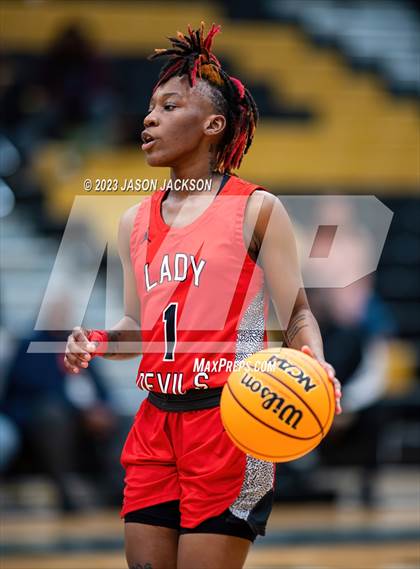 Thumbnail 2 in Red Springs vs Fairmont (Robeson County Shootout) photogallery.