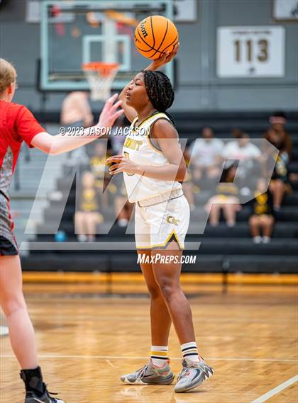 Thumbnail 3 in Red Springs vs Fairmont (Robeson County Shootout) photogallery.